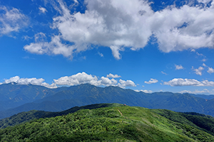 ７月　赤兎山と白山連峰