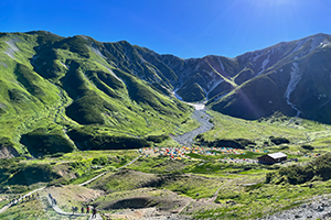 月　初夏の立山　雷鳥沢